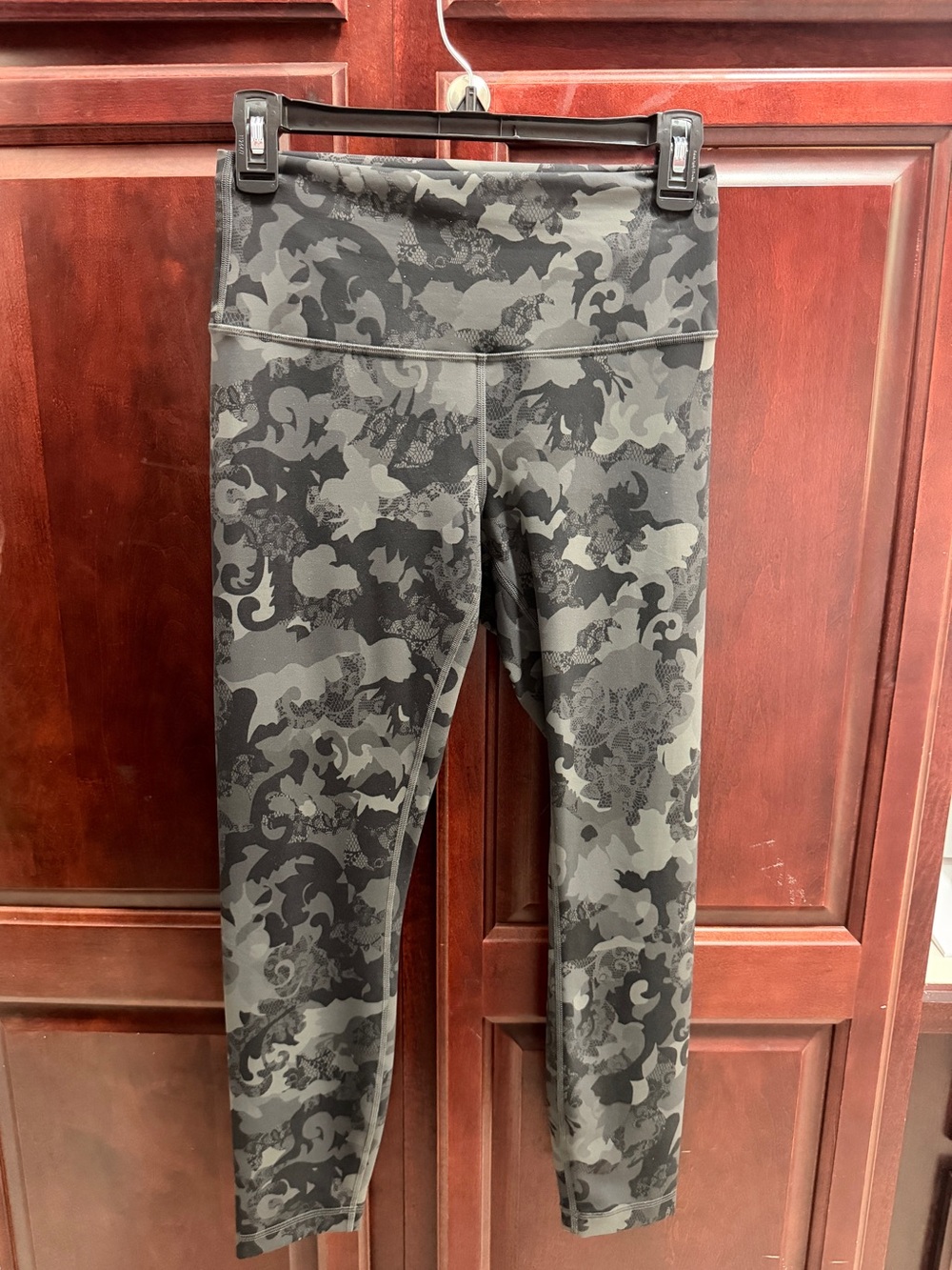 EUC Lululemon Wunder Under Leggings Size 8 Black Camo Floral Print High Rise